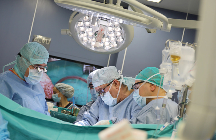 Първа чернодробна трансплантация във ВМА за годината