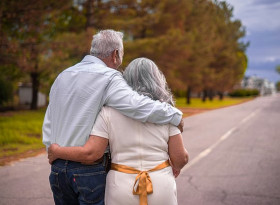 100-годишна жена нарича единствения партньор тайната на дългия живот