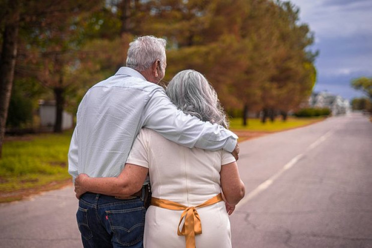 100-годишна жена нарича единствения партньор тайната на дългия живот