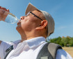 Колко вода трябва да пият в горещините хората с болно сърце?