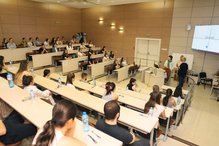 Кандидат-студентите за МУ-Пловдив писаха по вариант 1 на изпита по биология и химия