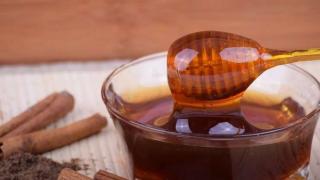 Вкусно и полезно: Ето какво ще се случи, ако хапваме мед с канела
