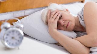 Мелатонинът подобрява съня на жените в менопауза