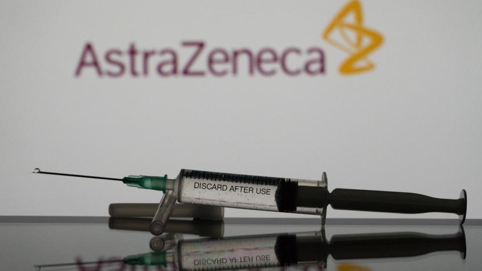 AstraZeneca признава, че нейната ваксина срещу COVID-19 може да причини кръвни съсиреци