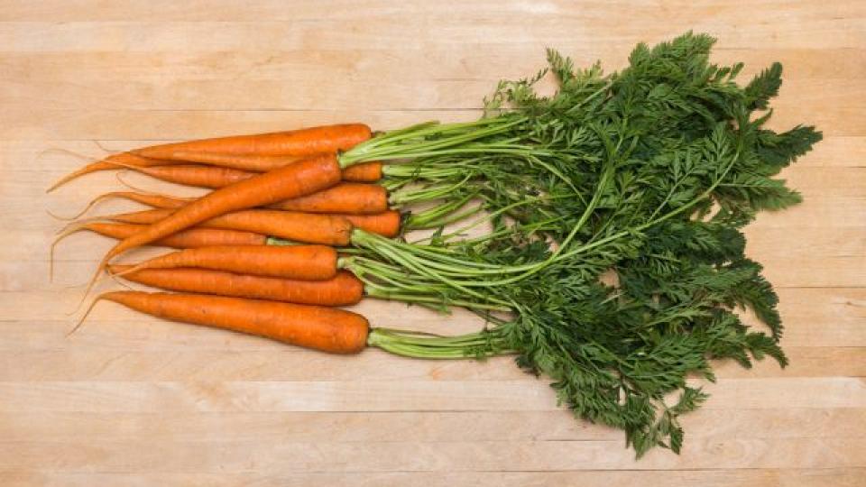 Защо са толкова полезни листата на морковите