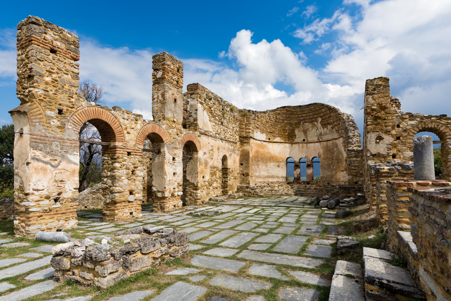 Гръцкия остров Св. Ахил пази гроба на един от най-великите български царе